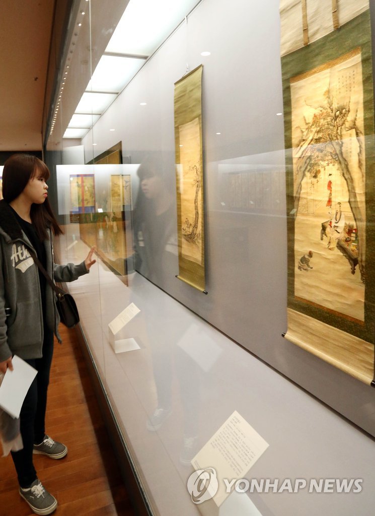 197년 만에 日서 돌아왔던 신윤복 그림 행방 묘연…"도난 추정"