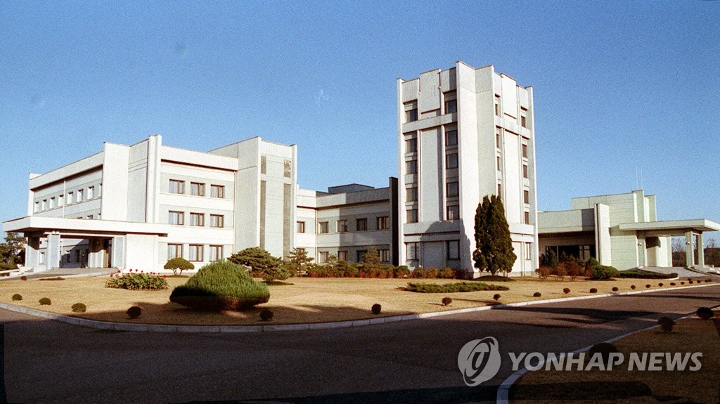 푸틴 방북 임박 속 백화원 영빈관도 단장…"입구에 붉은 물체"