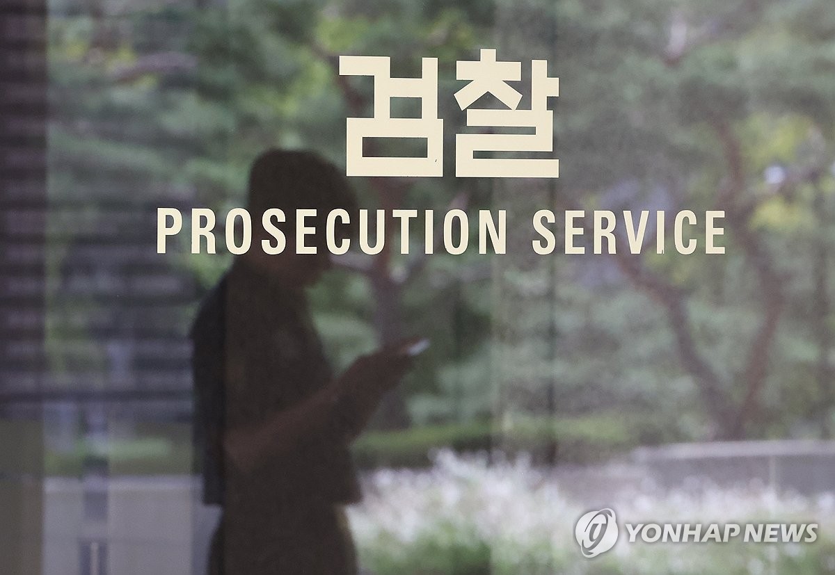 검찰, '서울역 노숙인 흉기 살해' 30대 구속기소
