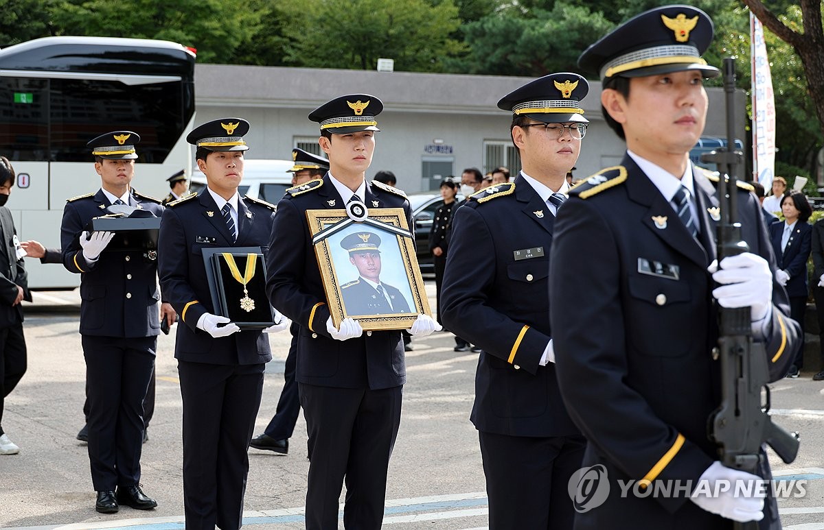 '조금이나마 슬픔 덜도록'…순직 경찰관 유가족 지원 강화 추세