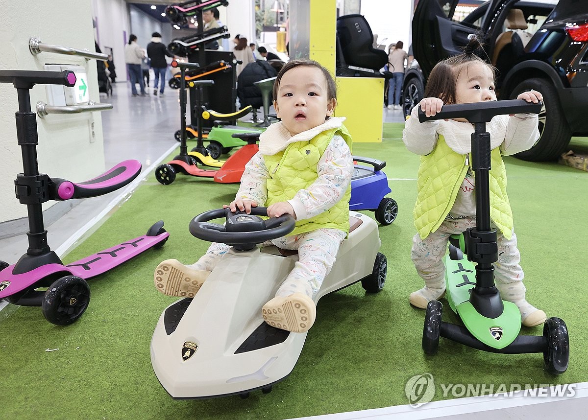 [저출생 대책] "둘째 고민하는 가구에 혜택 안 보여…2주 휴가 눈치 보일 듯"