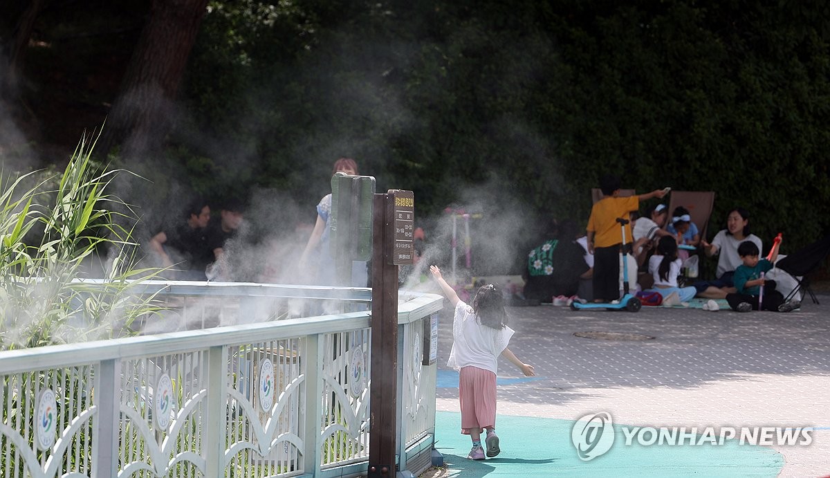 [날씨] 전국 구름 많고 곳곳 비…낮 최고 25도 안팎