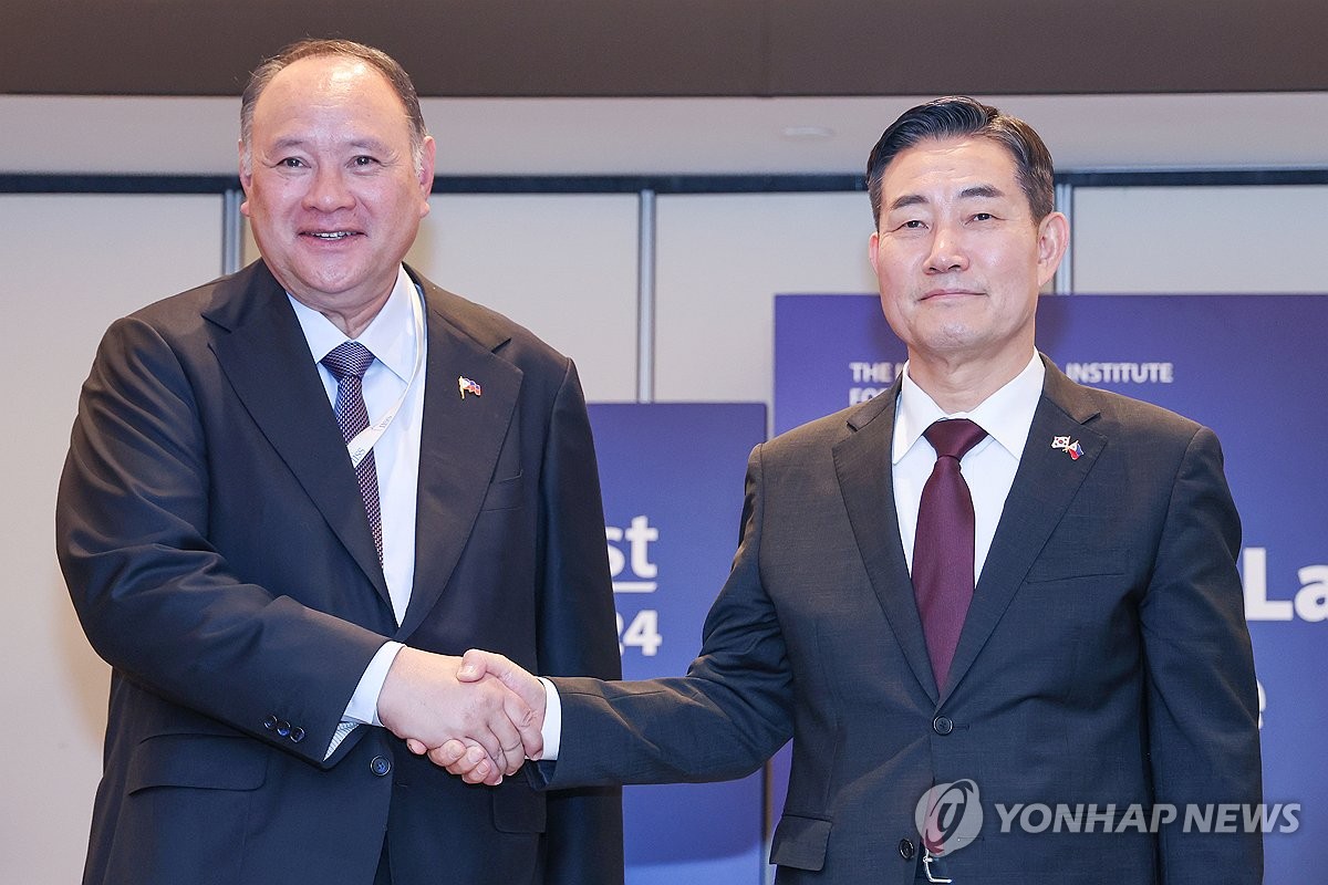 신원식, 필리핀·프랑스 국방장관과 연쇄회담…방산 등 협력논의