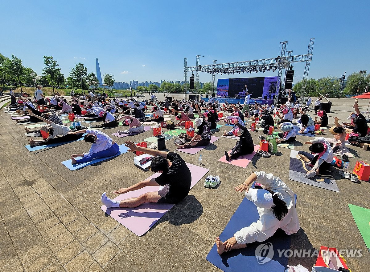 내일 구름 많고 낮에 더워…남부 소나기·우박 주의