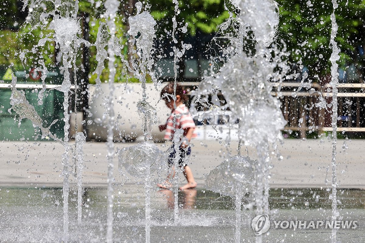 [날씨] 서울 낮 최고기온 31도…내륙 일부 소나기