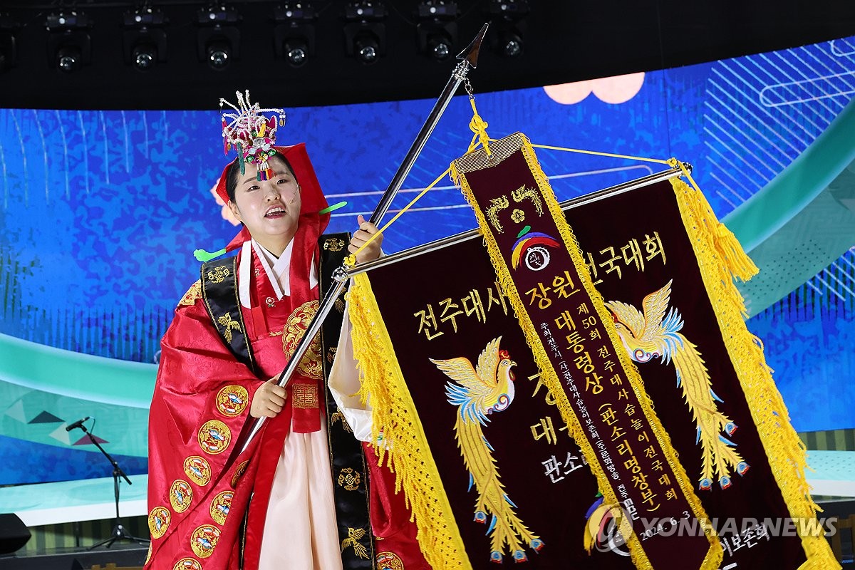 대사습놀이 판소리장원 김예진씨 "늦었지만 스승 뜻 이뤄 기뻐"