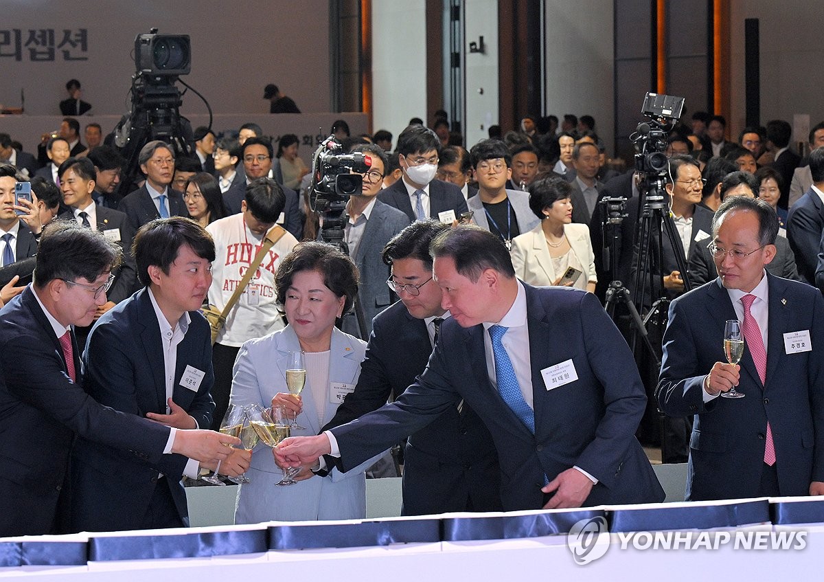 미국으로 대만으로…'위기 돌파' 위해 글로벌 경영 나선 총수들