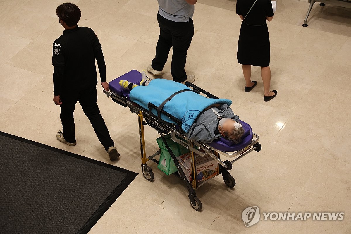 전공의 안 돌아오면 어쩔 수 없지…'전문의 중심 병원' 만든다