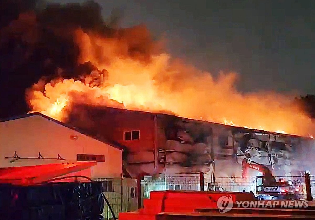 광주 하남산단 정수기 부품 공장 화재 진화…인명피해 없어(종합)