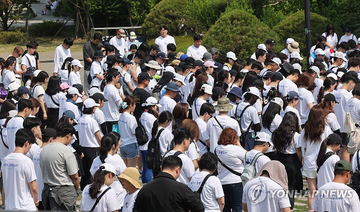 "호국영웅 희생과 헌신에 존경을"…전국 곳곳 현충일 추념식