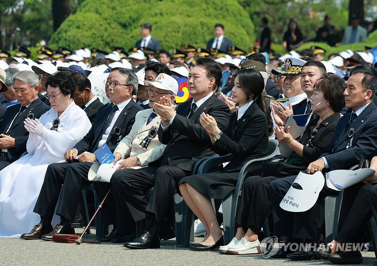 '영웅·자유·희생' 부각한 尹, 北 도발에 '단호 대응' 역설