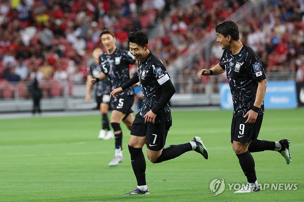 '싱가포르 대승' 김도훈호 축구대표팀 귀국…이제 중국전 준비(종합)