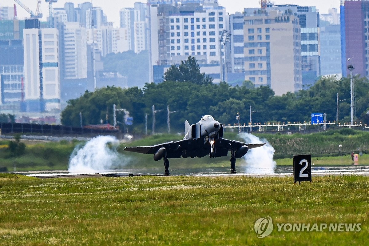 [르포] "안녕, 하늘의 도깨비"…팬텀, 박수받으며 '해피엔딩'