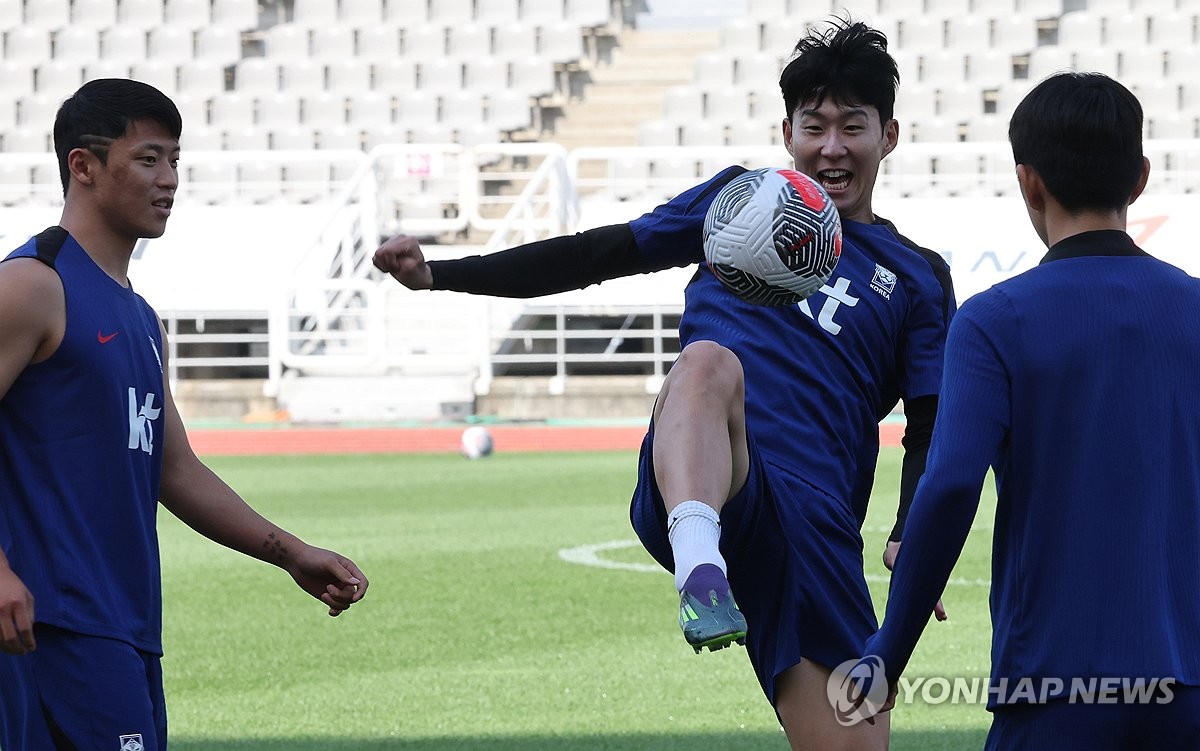 중국전 이틀 앞둔 김도훈호, 웃음꽃 가득 훈련…골폭죽 쏜다