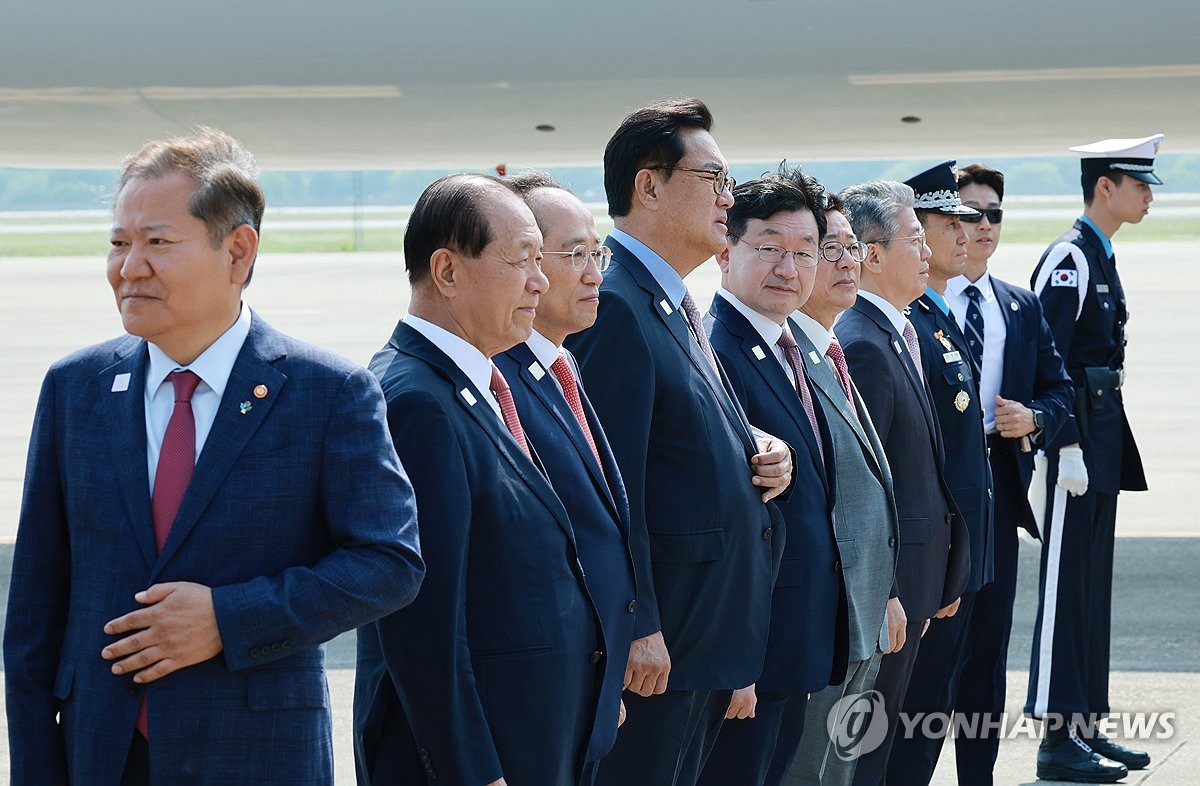 [고침] 정치(尹대통령, 투르크메니스탄으로 출국…중앙아…)