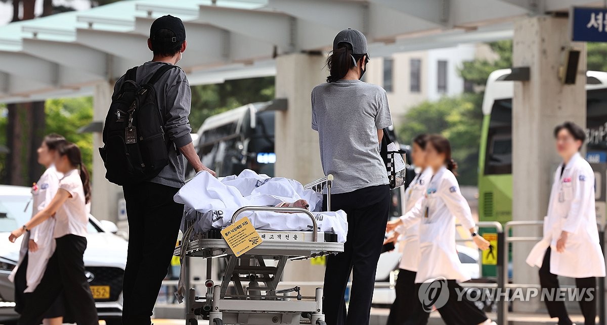 정부 '진료명령'에도 휴진 확산 조짐…환자·시민단체 거센 비판