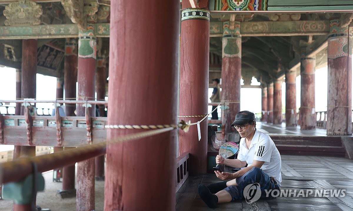 수요일도 한여름 날씨…낮엔 무더위, 밤엔 열대야