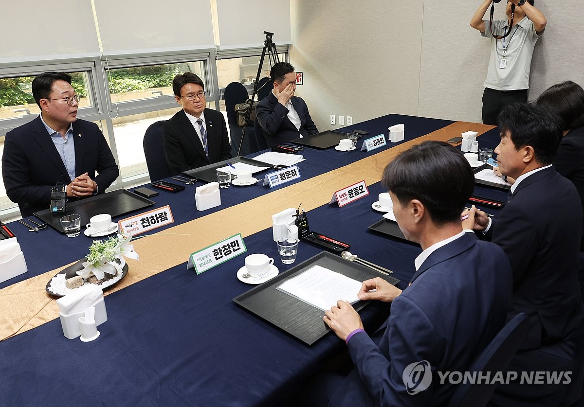 군소 野6당 원내대표 회동…김종민, 공동교섭단체 제안