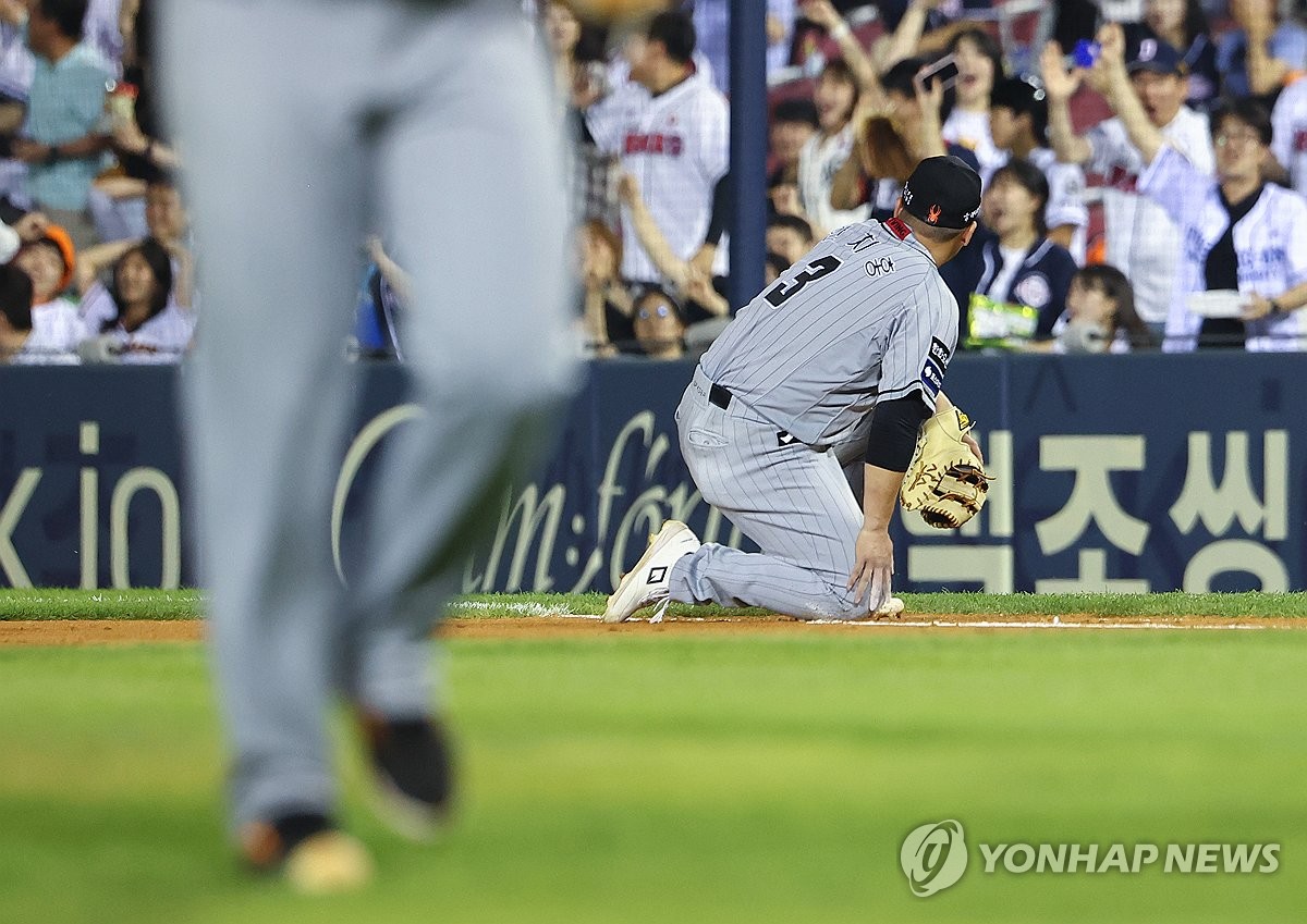 한화, 김경문표 작전 야구로 기사회생…9회 대타 결승 기습번트