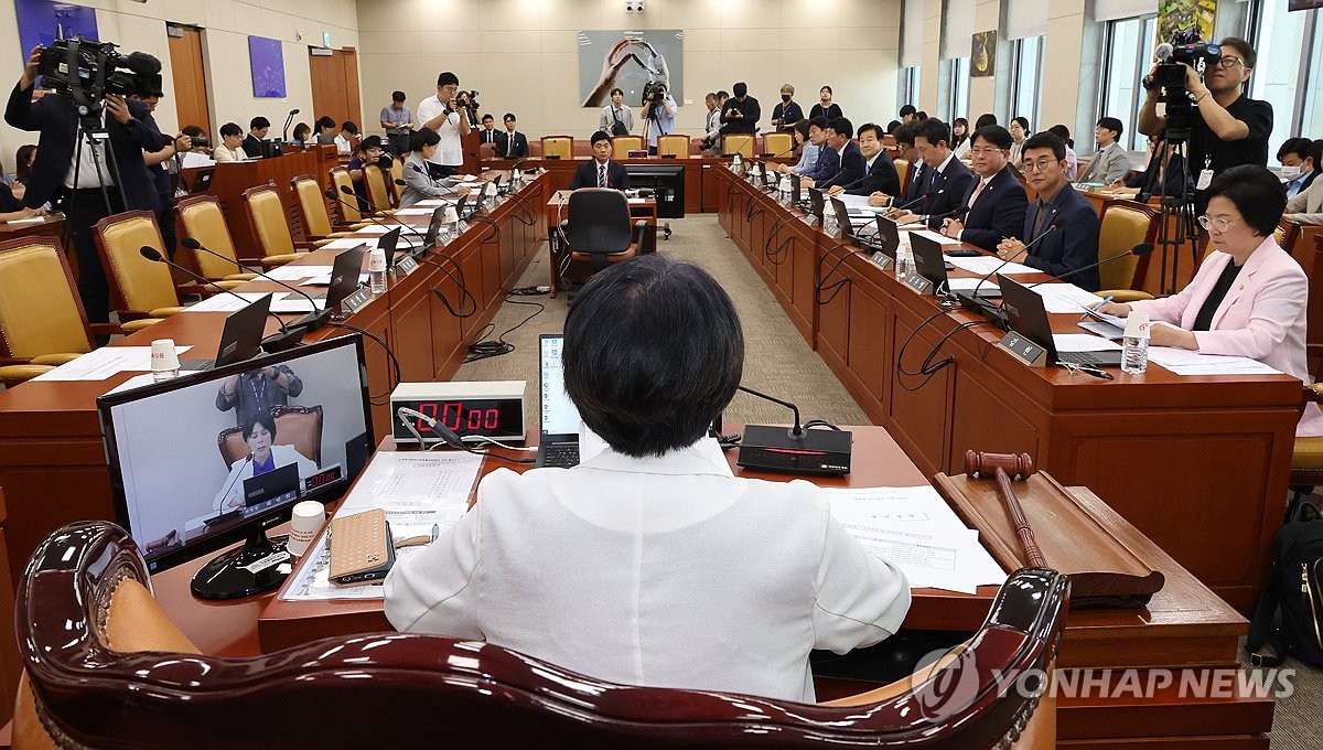 [속보] 방송3법·방통위법, 野단독으로 과방위 통과…법안소위 생략