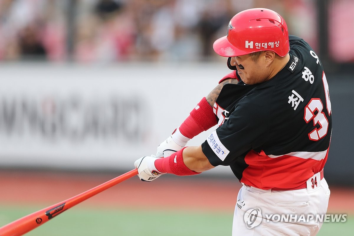 불혹 넘기고도 KBO '최고령 타이틀' 도전하는 오승환·최형우