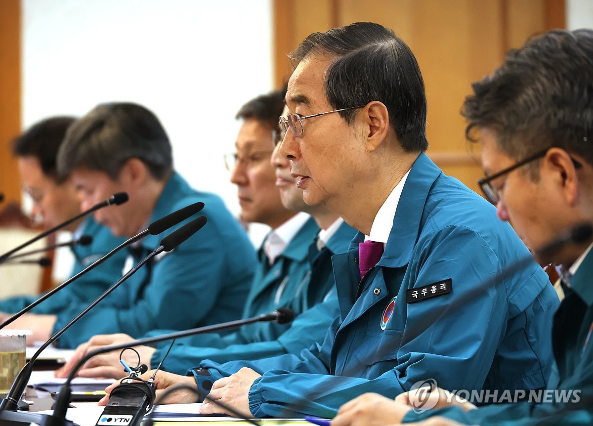 한총리 "집단휴진 사회에 큰 상처…의대증원 무효 수용 어려워"