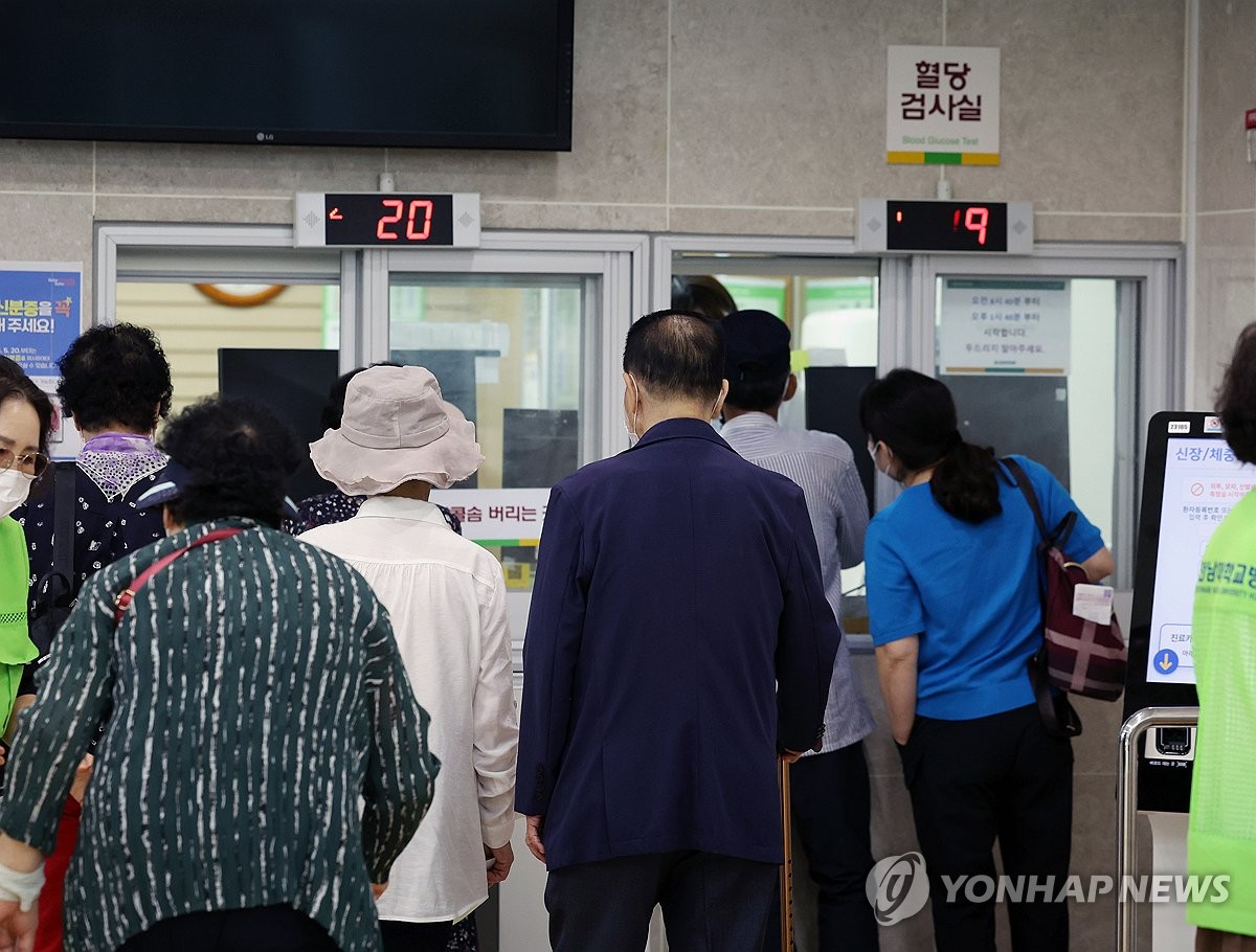 [르포] 휴진한다던 병원도 정상 영업…시민 불안은 여전