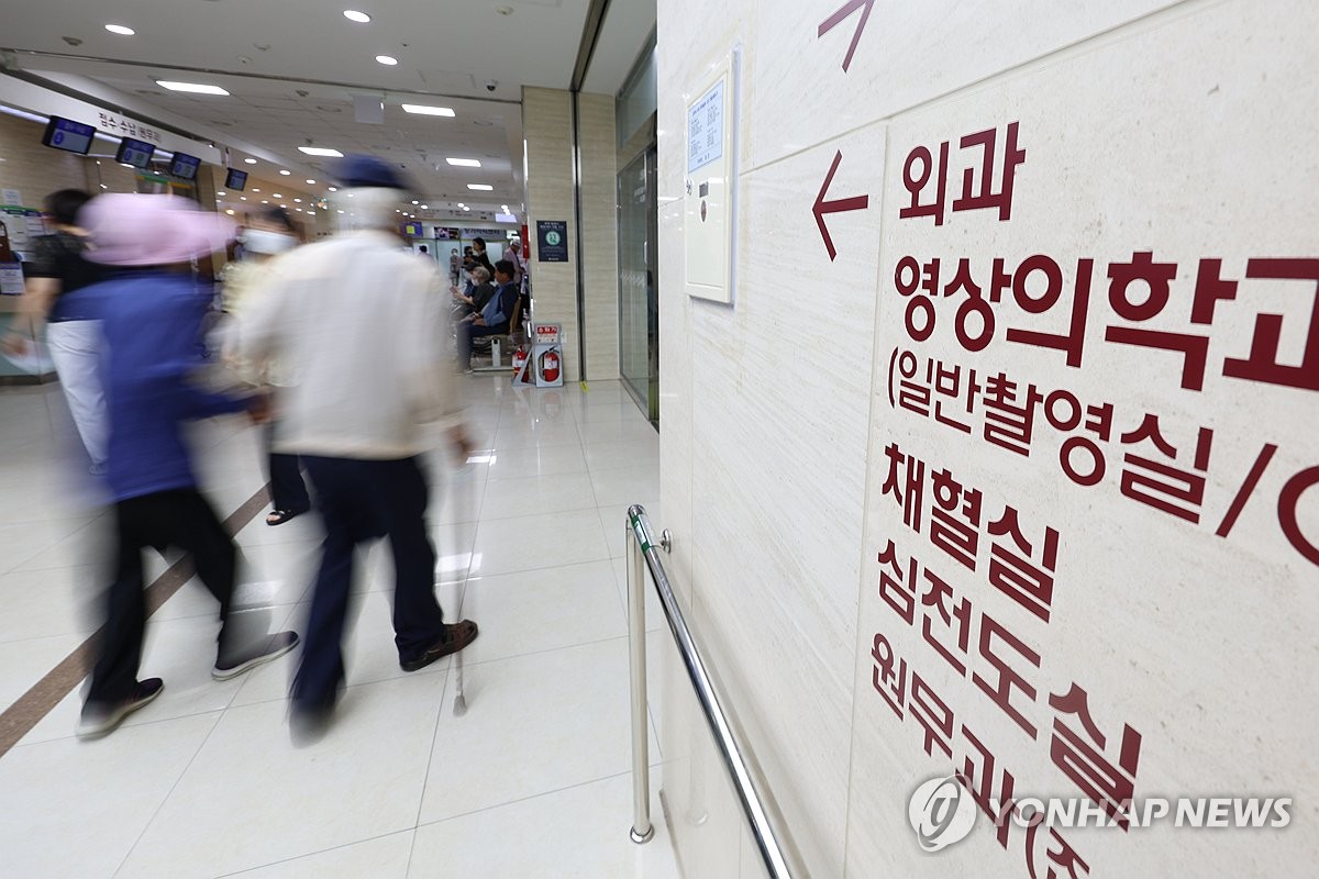 교육부 "교수 집단휴진 참여 안돼"…'의대 운영' 40개교에 공문