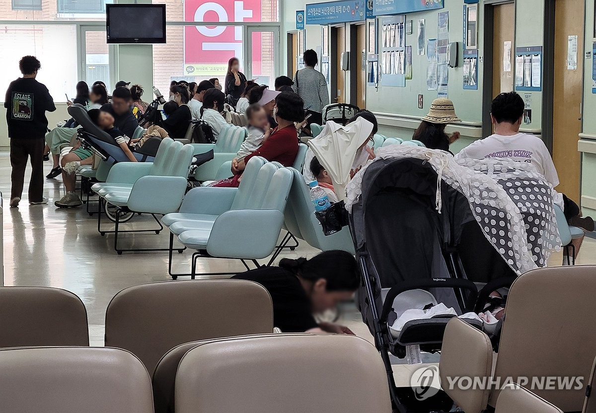 환자단체, "외국의사 조기투입" 공청회 요구…정부 "상황 주시"(종합)