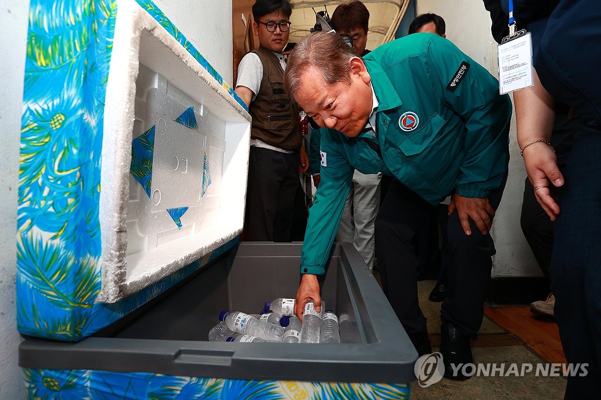 이상민 행안부장관, '대프리카' 쪽방촌 찾아 폭염 대비상황 점검