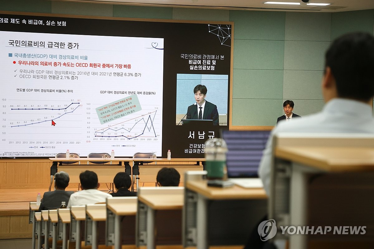 비급여 과잉진료 해법은…"원가 보전이 우선" vs "관리가 먼저"