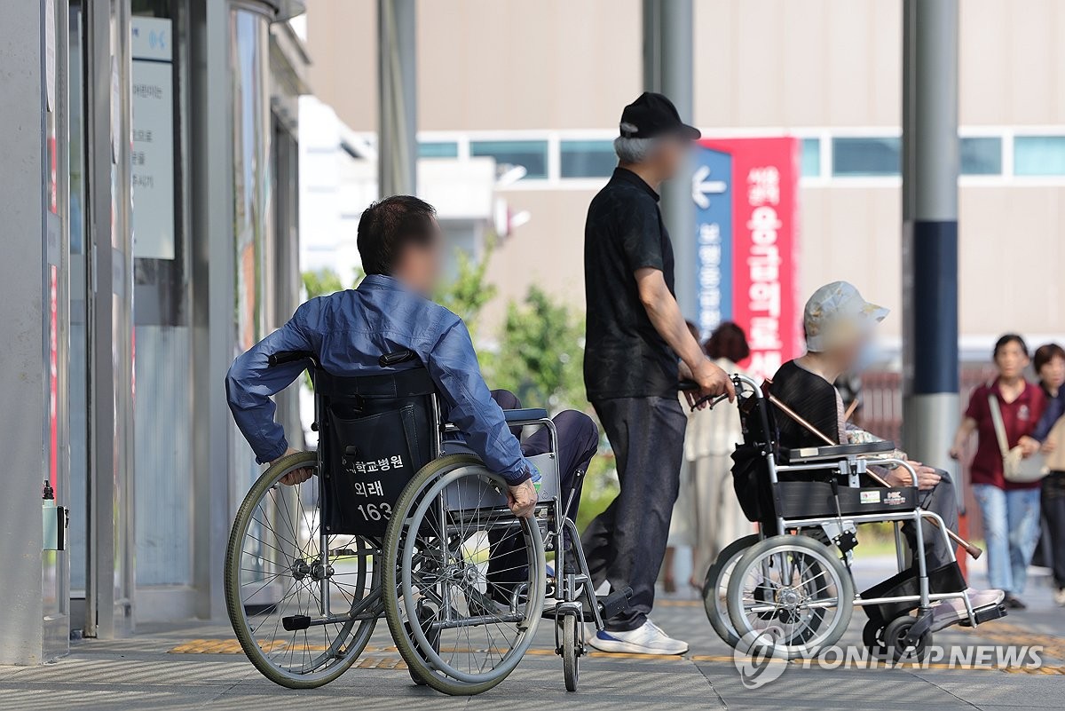 정부 "의사들 환자 지킬 것 믿는다…대화 준비돼있어"(종합)