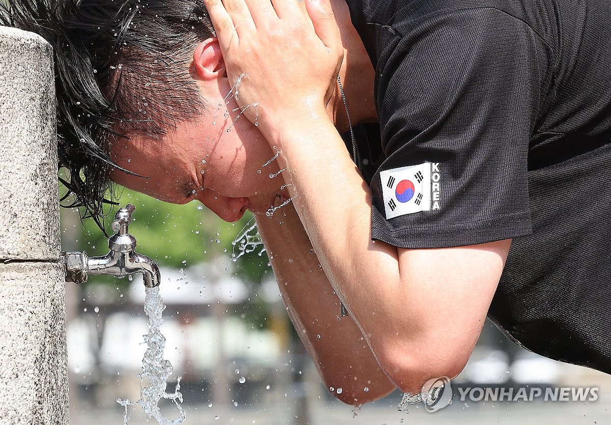 목요일 '서울 낮 35도' 폭염 이어져…제주엔 거센 장맛비