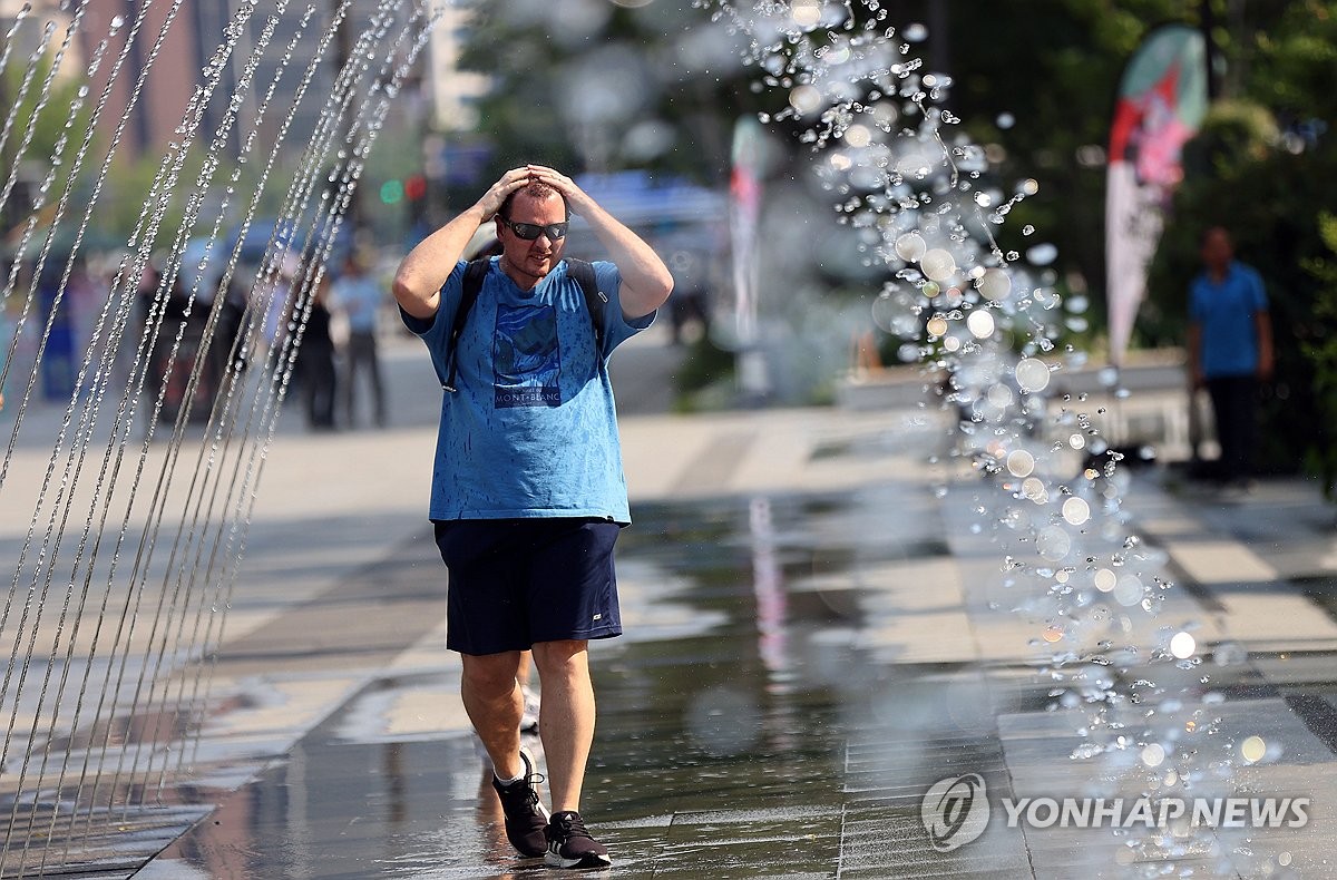 [날씨] 서울 낮 최고 35도 '불볕더위'…남부지방은 비 소식