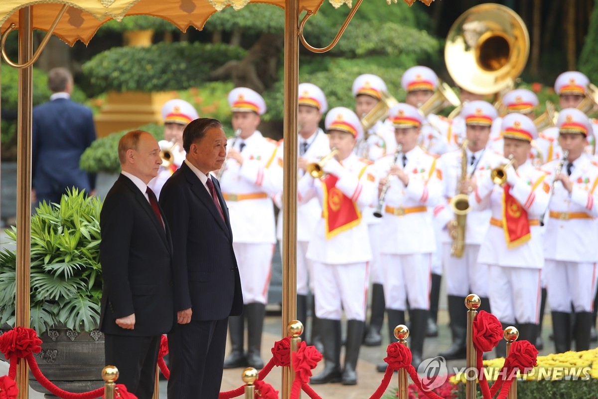 푸틴·베트남 지도부 만나 "서로의 적대국과는 동맹·조약 불가"(종합2보)
