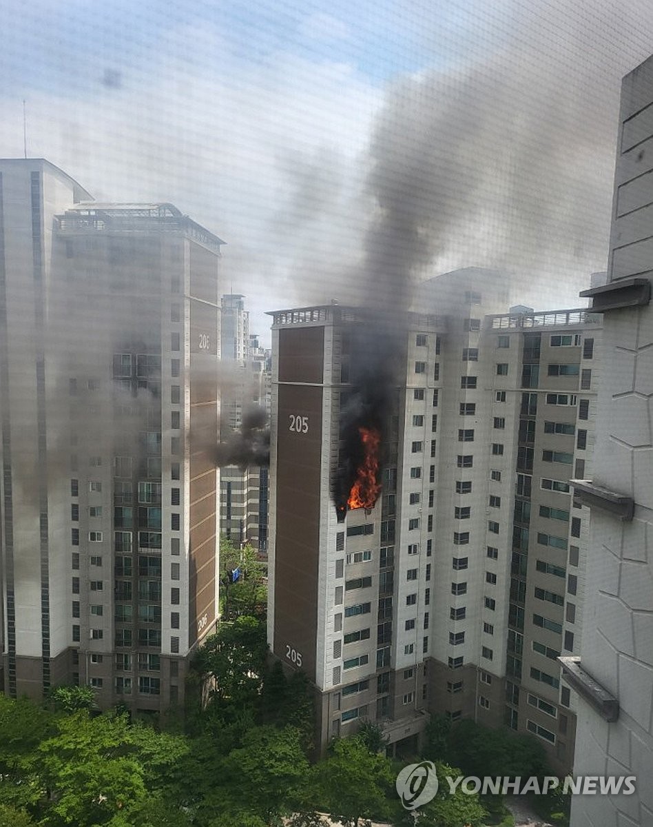 강남구 역삼동 아파트 화재…"에어컨 수리 용접중 불붙어"(종합2보)