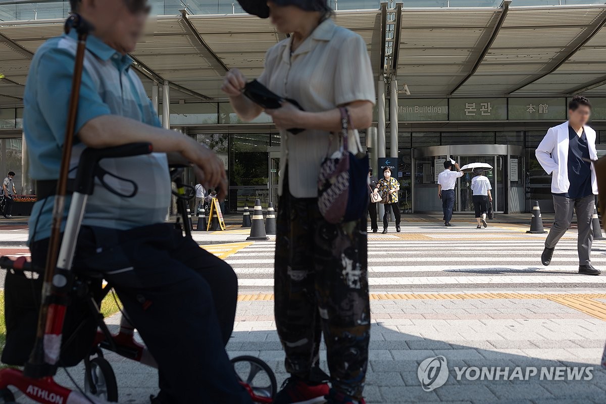 서울대병원 휴진중단, 타병원 확산할까…의정대화 '물꼬' 주목(종합)