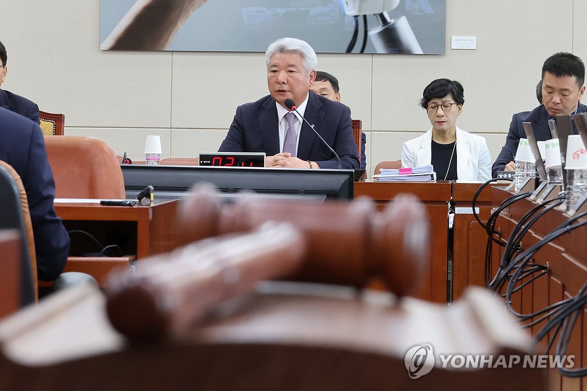 김홍일 "방문진 이사 선임 방기는 부적절…사퇴 의사 없다"(종합)