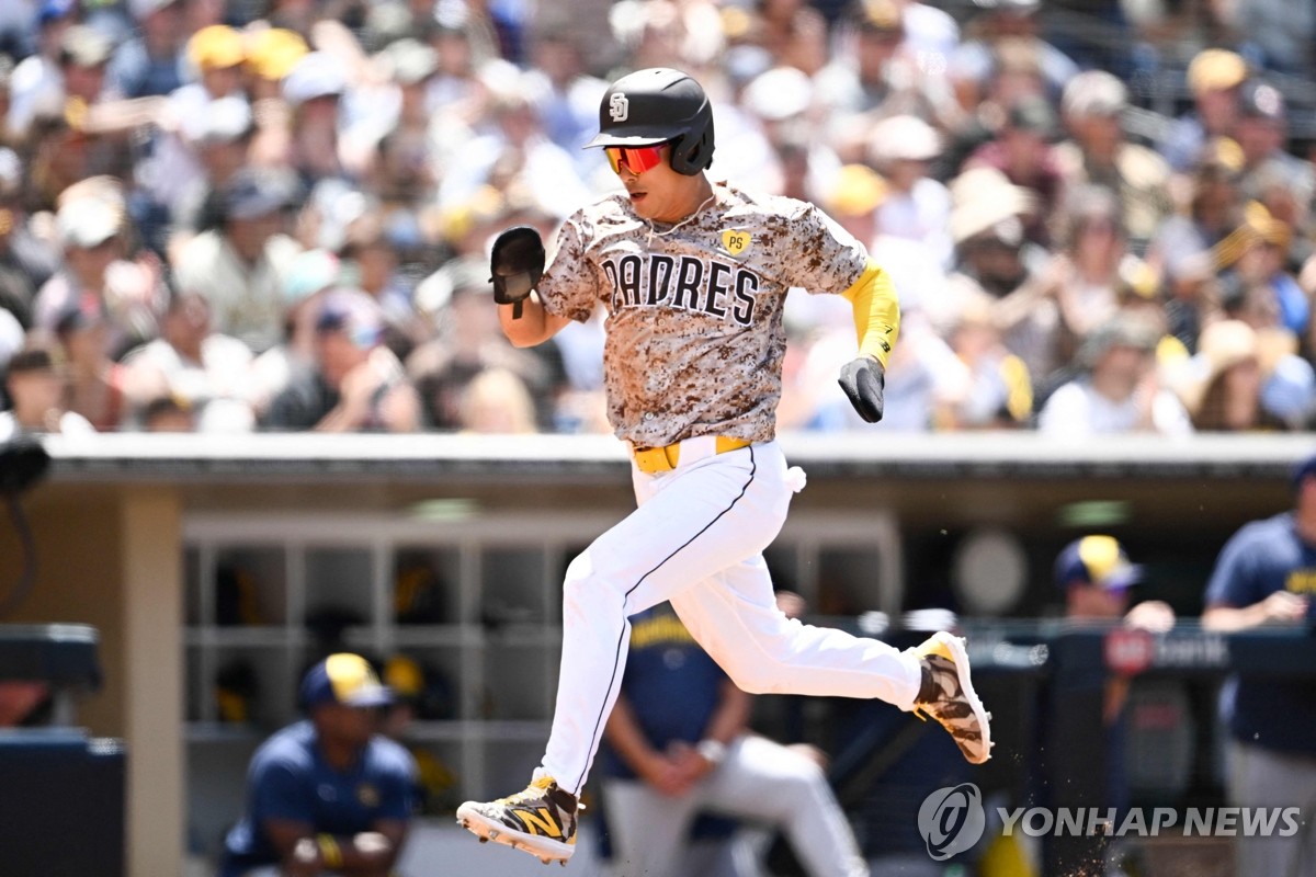 김하성, MLB FA 랭킹 8위 "동급 최고의 수비수…5년 계약 예상"