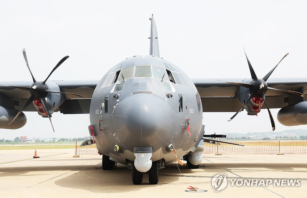 주한미군, 美특전항공기 이례적 공개행사로 한미동맹 과시