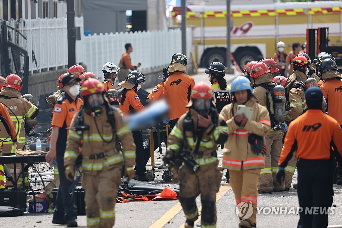 아리셀 화재 사망자 모두 2층서 발견…탈출로 못찾아 피해 커져(종합)