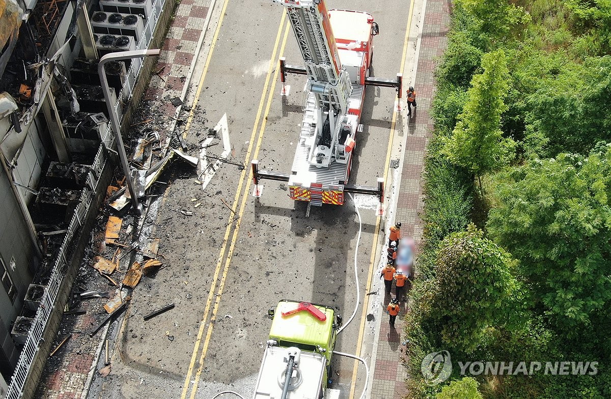 화성 화재 사망자 23명 중 지문 이용 신원 확인 가능 시신 3구뿐