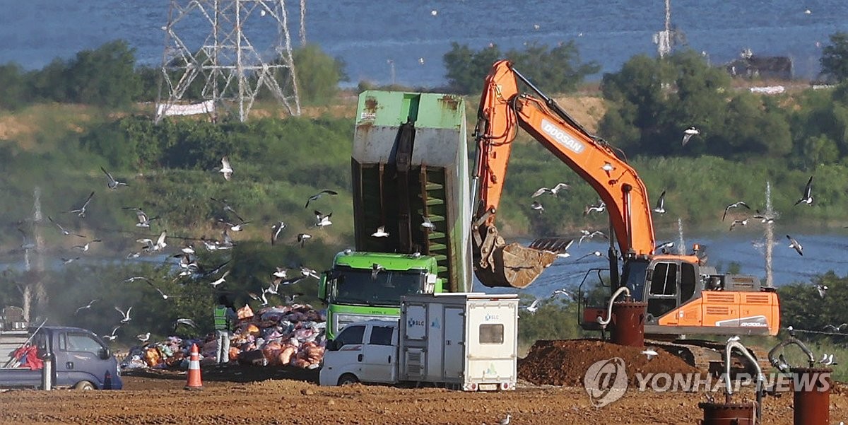[르포] "타지역 쓰레기 언제까지"…매립지 잇단 불발에 성난 인천
