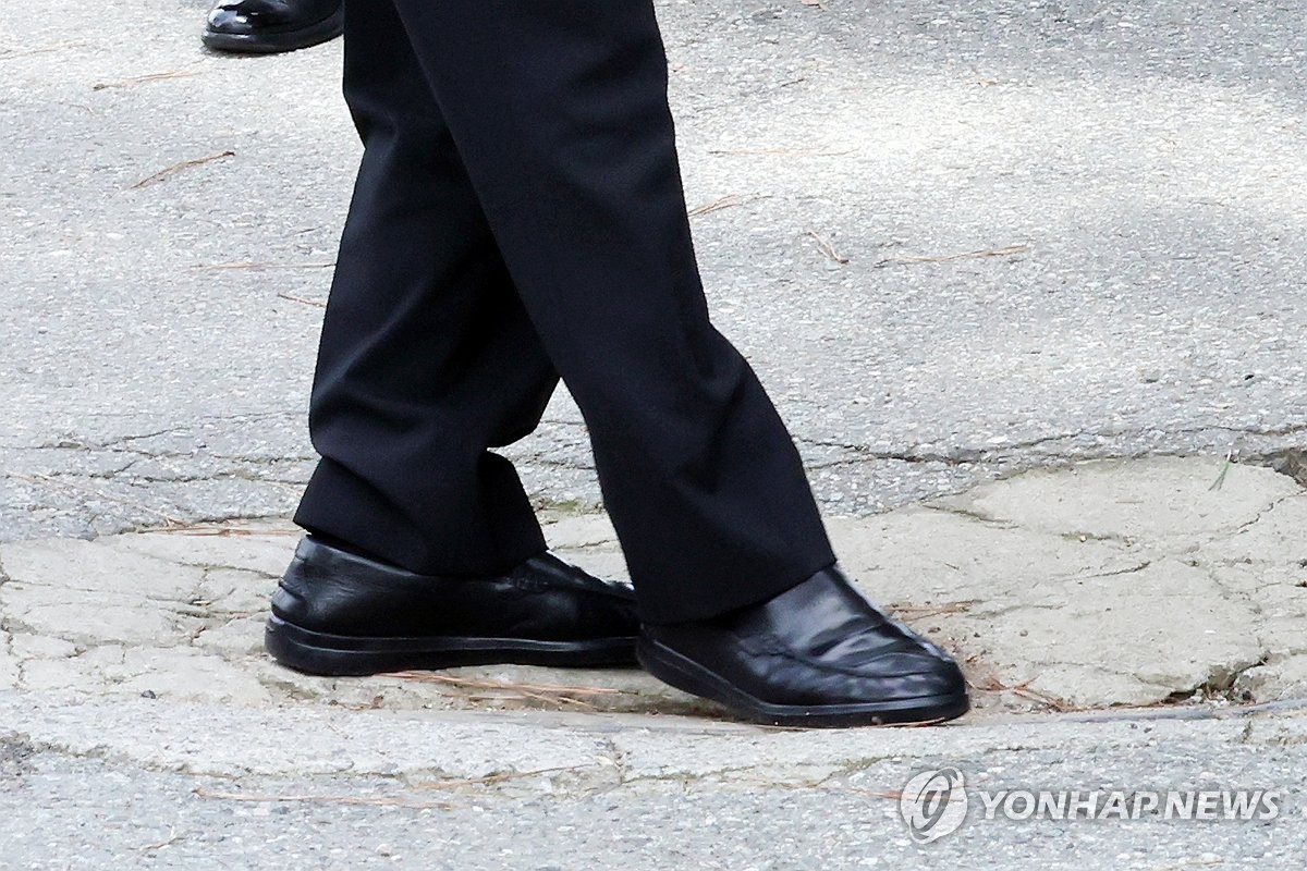 해단 앞둔 5·18 조사위, 민주묘지 참배…"진상 조사 이어지길"
