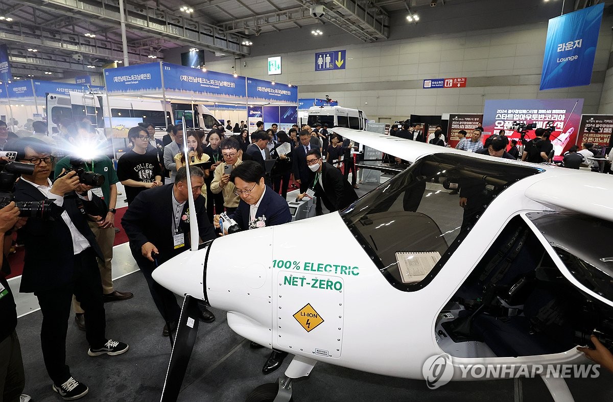 '첨단 기술·기업 다 모였다' 광주 미래산업 엑스포 개막
