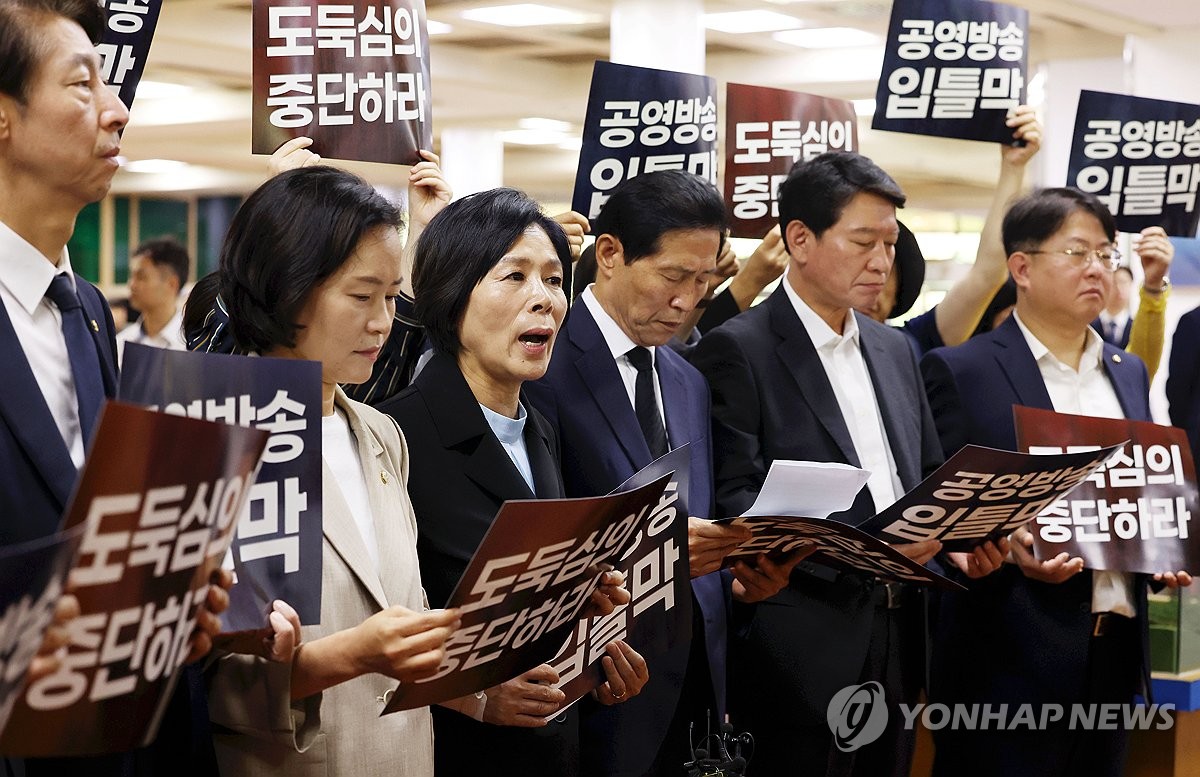 野 과방위원들 "방통위, 방송장악 홍위병 돼…국정조사할 것"