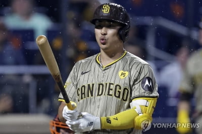 김하성, 시즌 10호 아치…MLB 3시즌 연속 두 자릿수 홈런