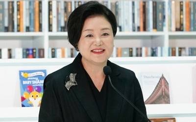 김정숙, 기내식 논란에 법적 대응 나선다…"가짜뉴스 고소할 것"