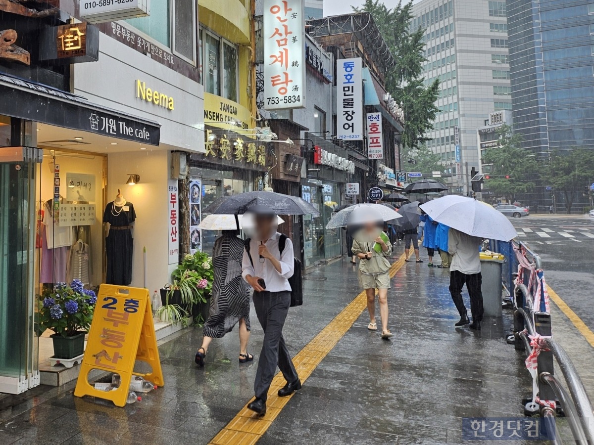 2일 오후 1시경 서울 중구 시청역 교차로 사고 현장. 전날 저녁 교통사고가 발생한 장소다. /사진=김영리 기자