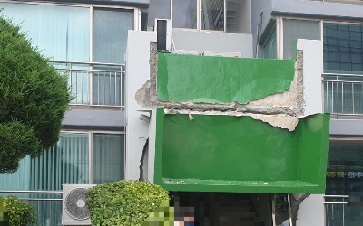 30년된 아파트 공동현관 '와르르'…사진 보니 '철근 어디에?'